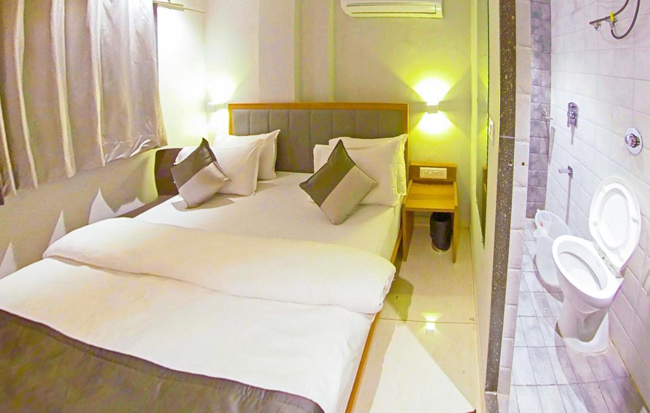 Hotel Nova Star Rajkot Exteriör bild