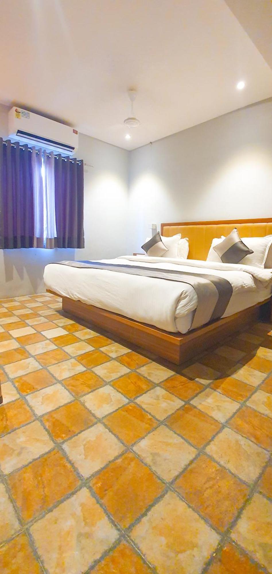 Hotel Nova Star Rajkot Exteriör bild