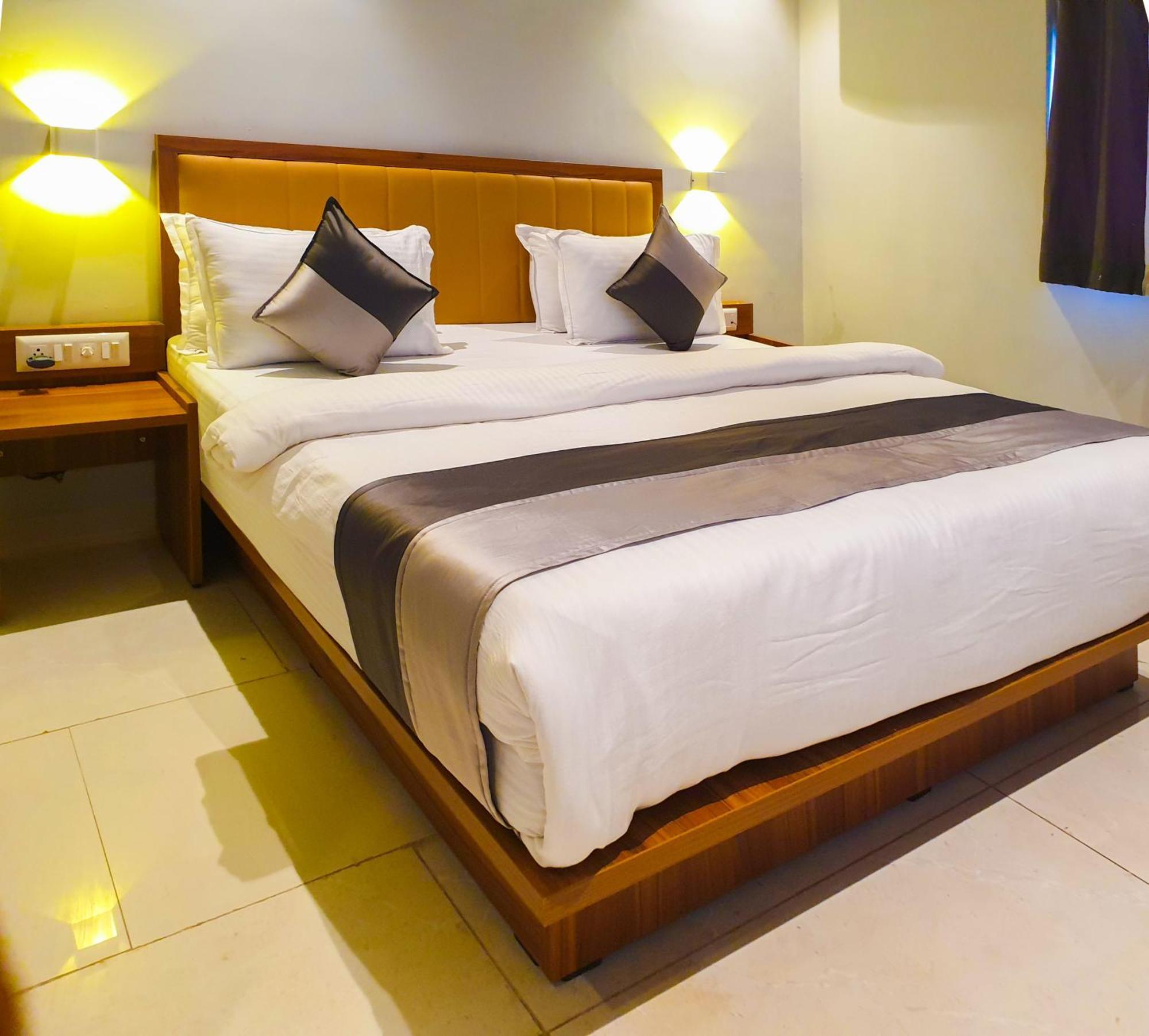 Hotel Nova Star Rajkot Exteriör bild