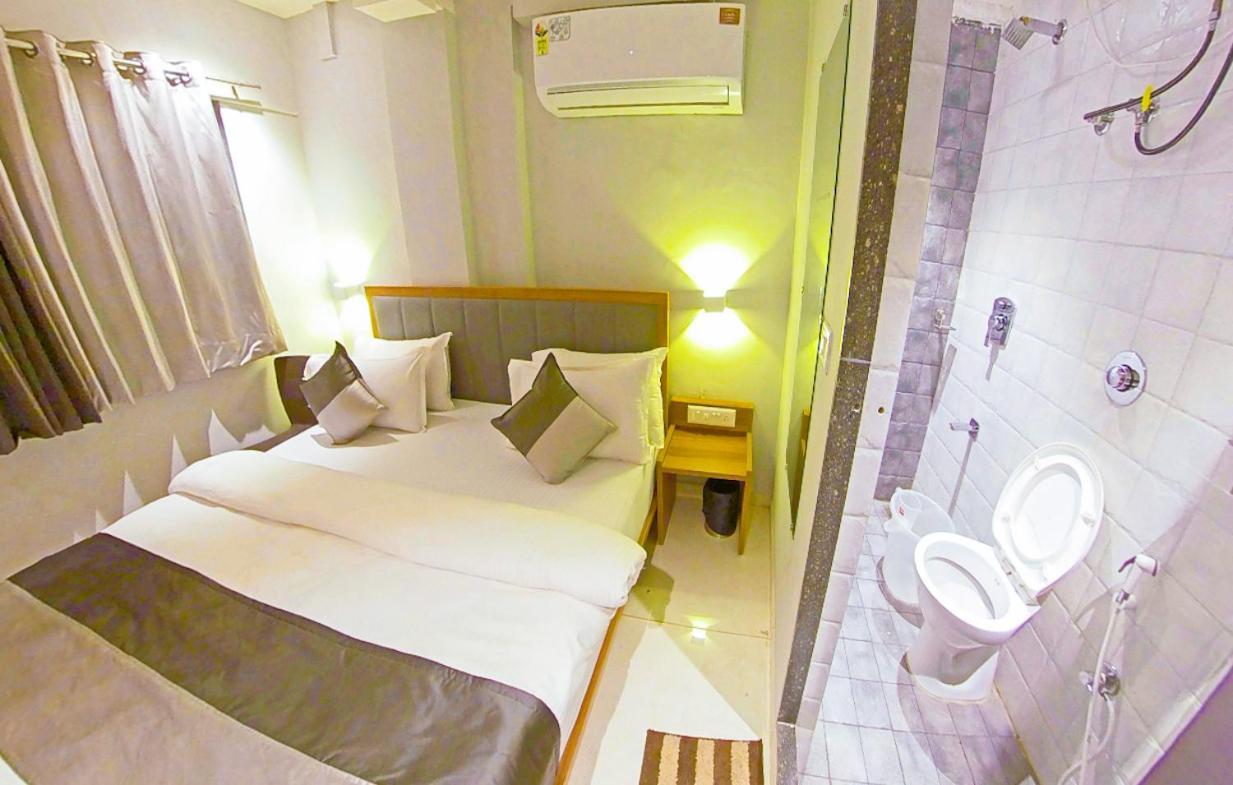 Hotel Nova Star Rajkot Exteriör bild
